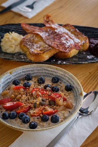 Overnight oats with berries and french toast with bacon for breakfast and brunch at Jay Kays cafe in Dublin city centre